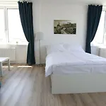 Center Place Apartment *