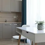 Center Place Apartment *